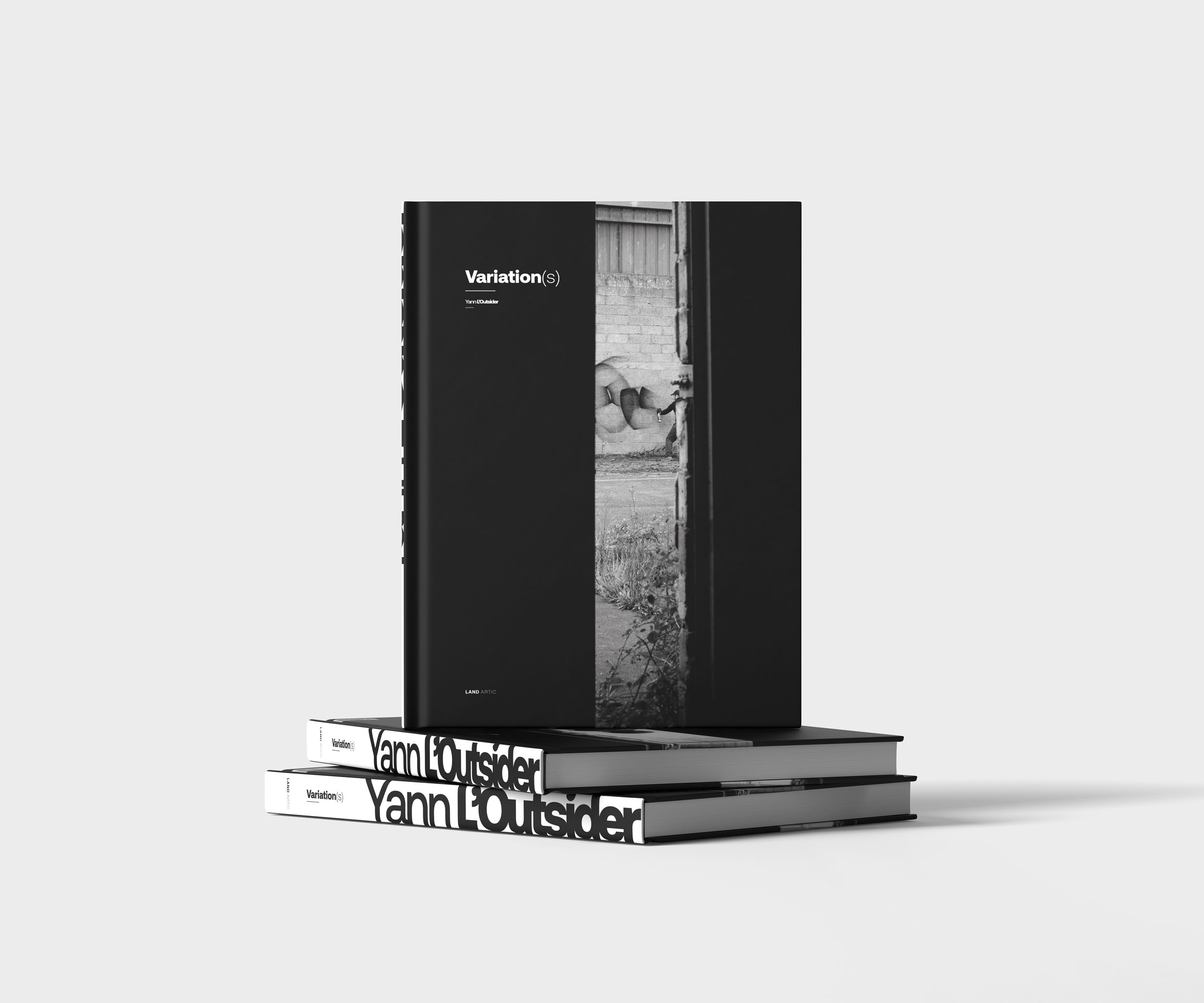 Livres Variation(s) de Yann L'Outsider empilés