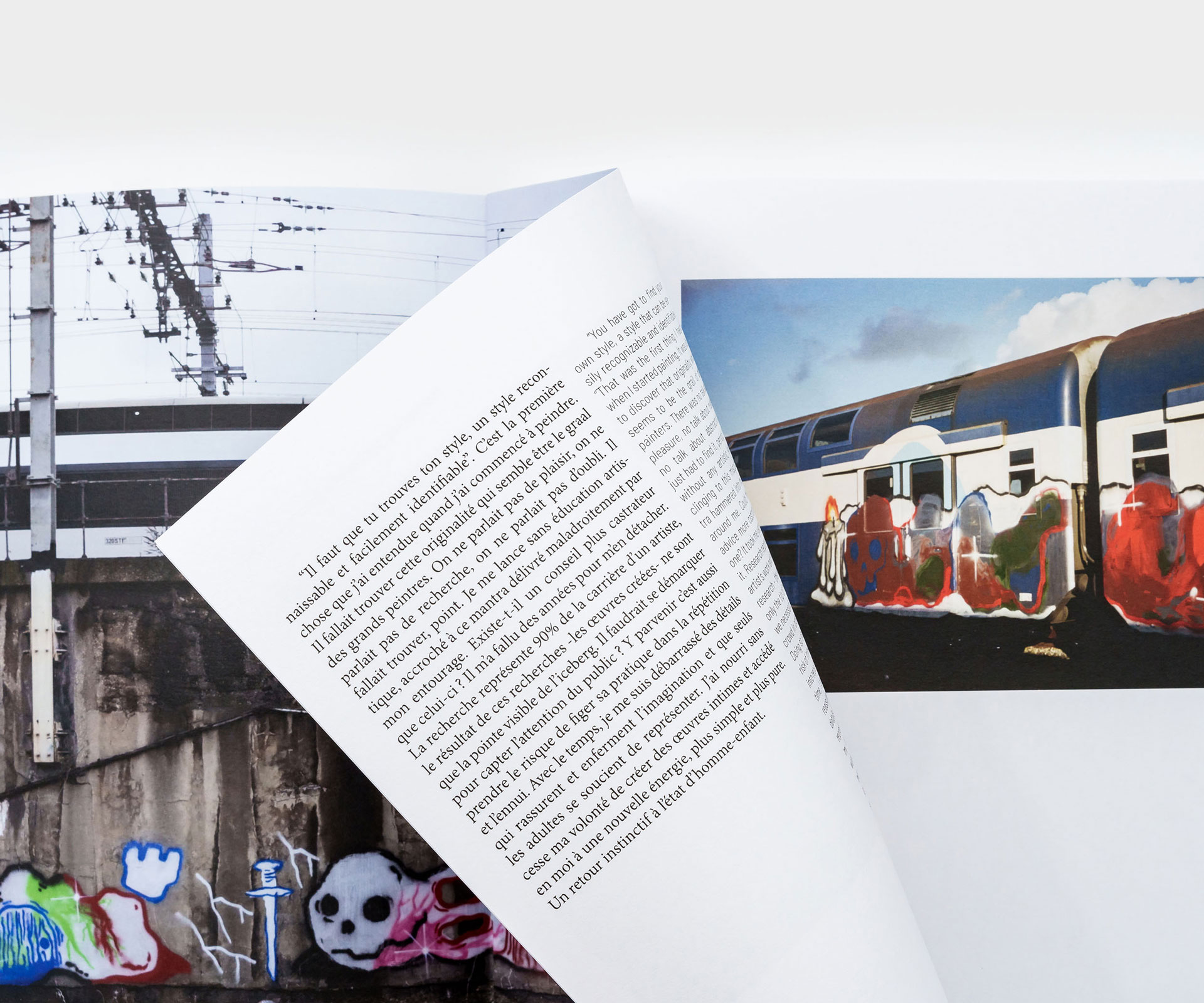 Pages du livre "it's about paysage" avec l'histoire de romain fueler des des illustrations de graffitis sur les murs et sur un train